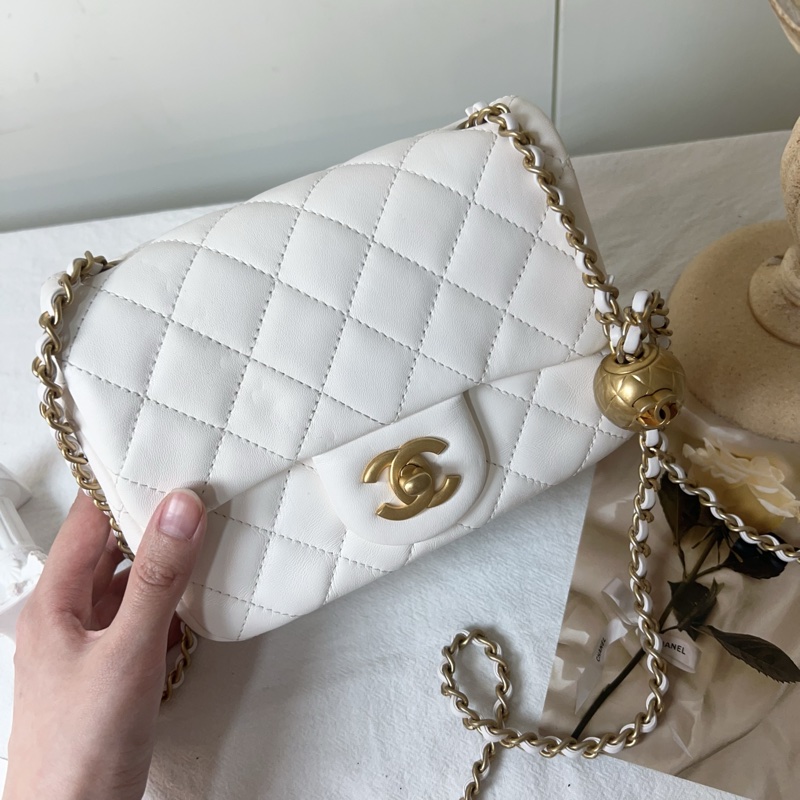 ෆ Chanel 白色金球方胖-5
