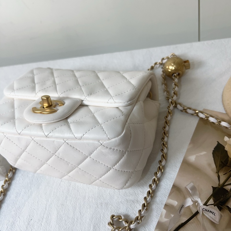 ෆ Chanel 白色金球方胖-7
