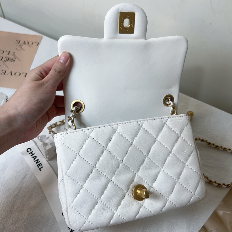 ෆ Chanel 白色金球方胖-11