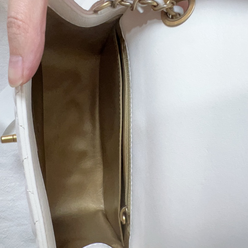 ෆ Chanel 白色金球方胖-12