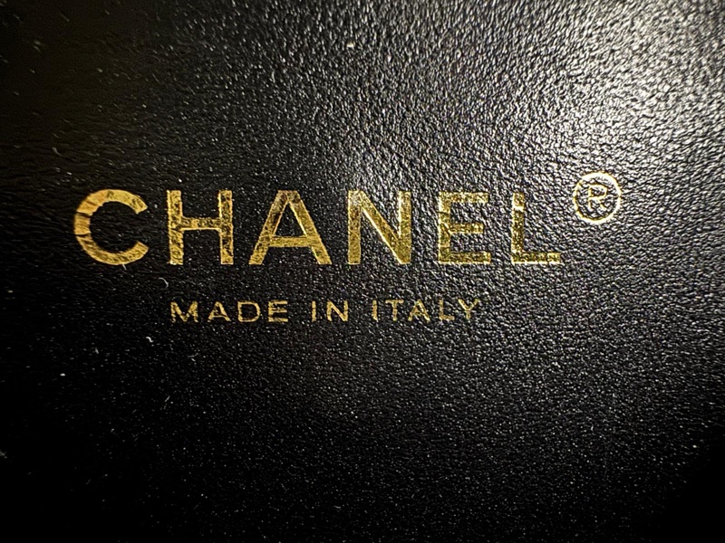 Chanel 22S Plexiglass Black Quilted Leather and White Perspex Perfume Bottle Minaudière Mini Flap Bag-10