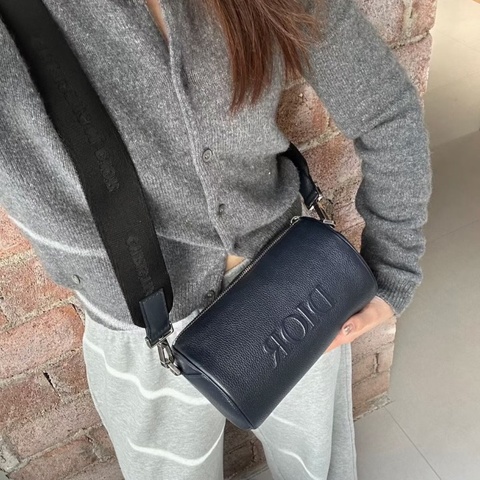DIOR 黑色牛皮圓筒包 21×12.5  98新配件塵袋