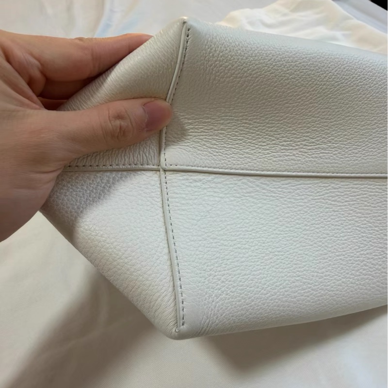 【97新✨ 全網最低價!】The Row 水桶包 白色中號(下單前先詢問庫存❗️)-5