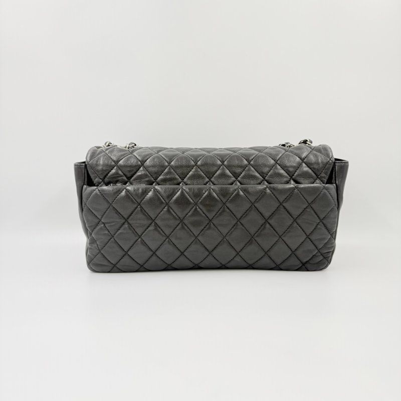 CHANEL - 黑色羊皮菱格銀釦雨衣機場包╻35CM-5