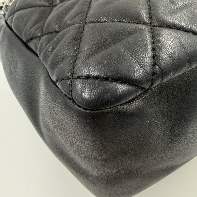 CHANEL - 黑色羊皮菱格銀釦雨衣機場包╻35CM-16