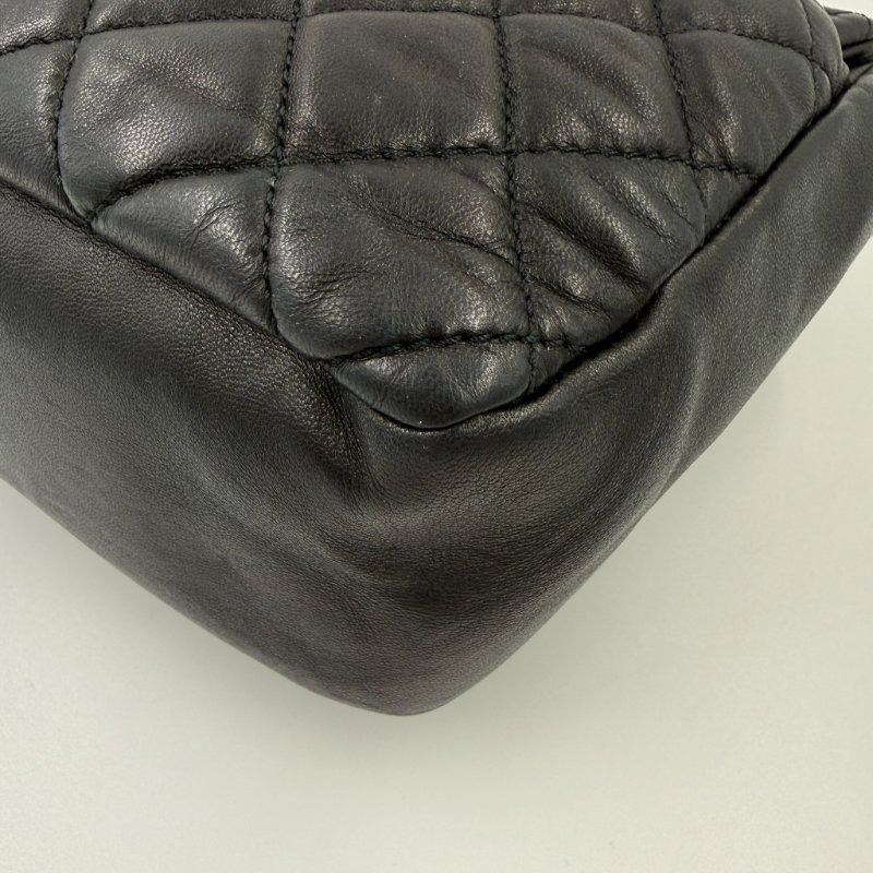 CHANEL - 黑色羊皮菱格銀釦雨衣機場包╻35CM-17