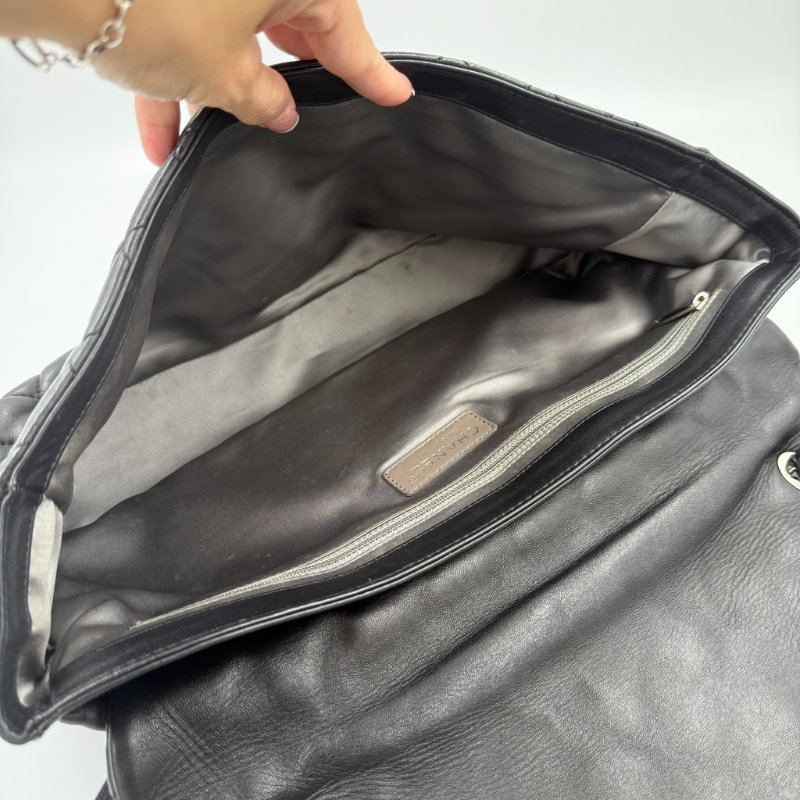 CHANEL - 黑色羊皮菱格銀釦雨衣機場包╻35CM-20