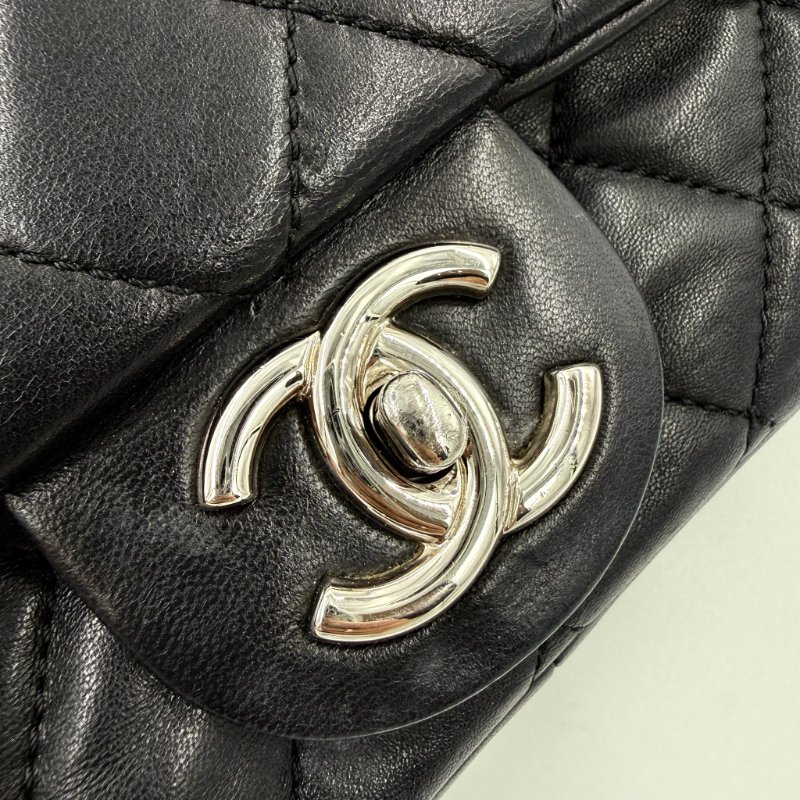 CHANEL - 黑色羊皮菱格銀釦雨衣機場包╻35CM-25