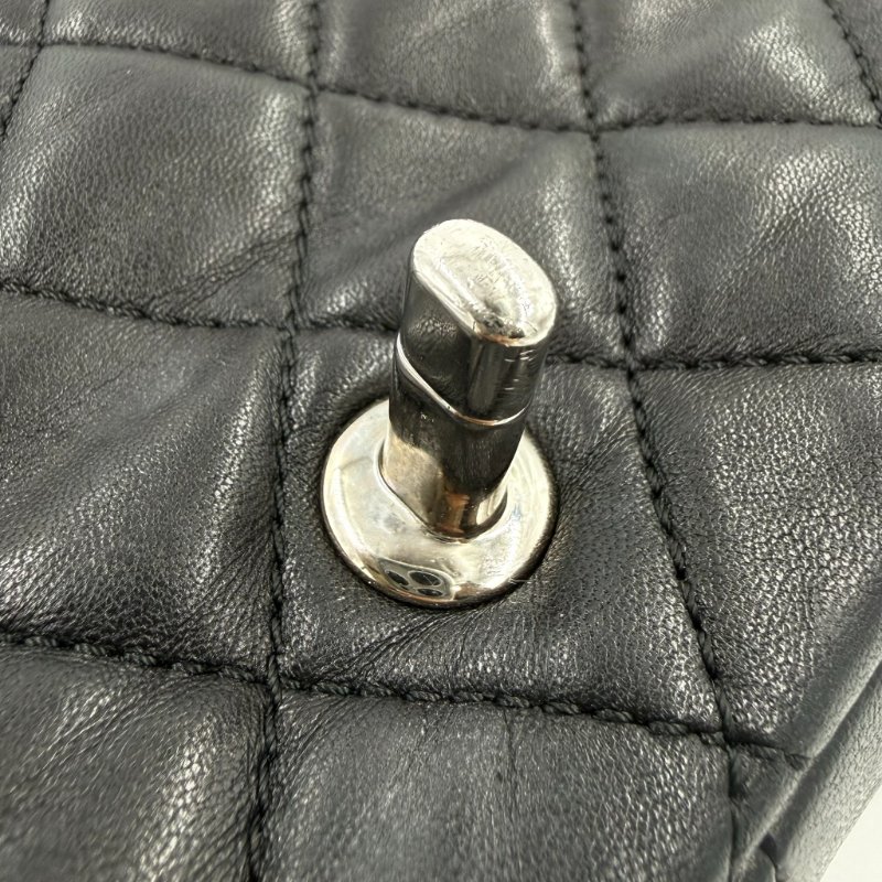 CHANEL - 黑色羊皮菱格銀釦雨衣機場包╻35CM-27