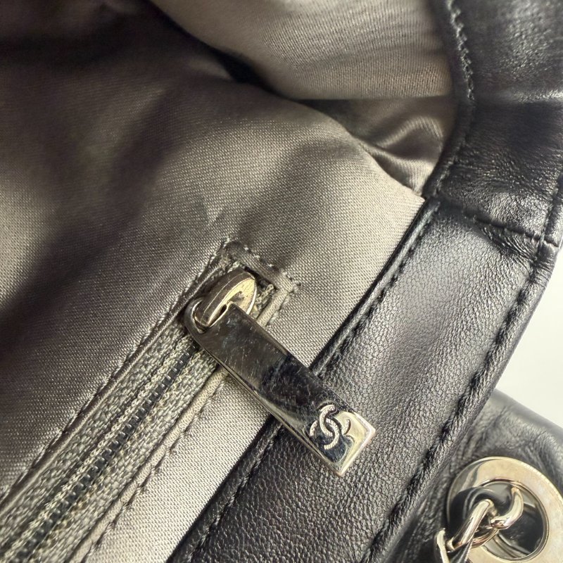 CHANEL - 黑色羊皮菱格銀釦雨衣機場包╻35CM-30