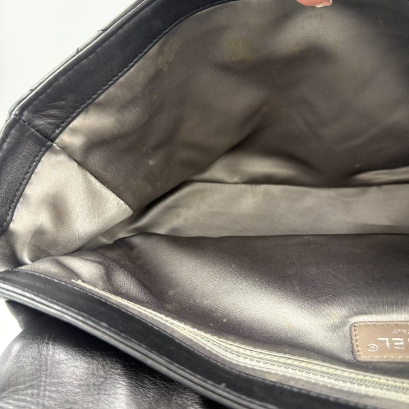 CHANEL - 黑色羊皮菱格銀釦雨衣機場包╻35CM-41