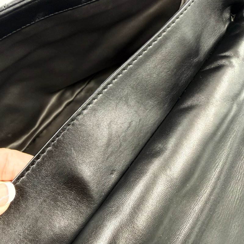 CHANEL - 黑色羊皮菱格銀釦雨衣機場包╻35CM-47