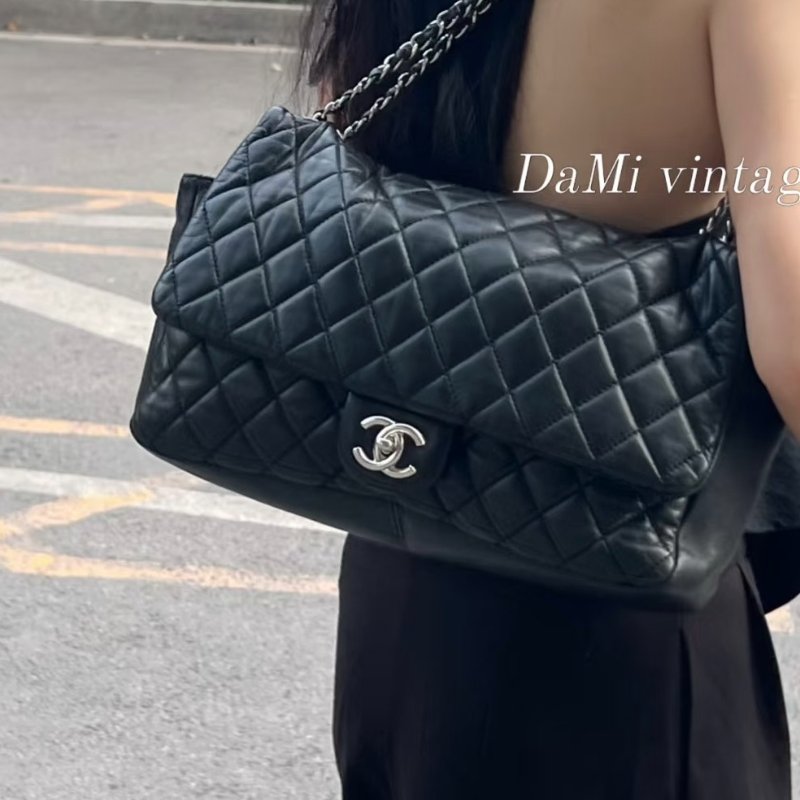 CHANEL - 黑色羊皮菱格銀釦雨衣機場包╻35CM-0