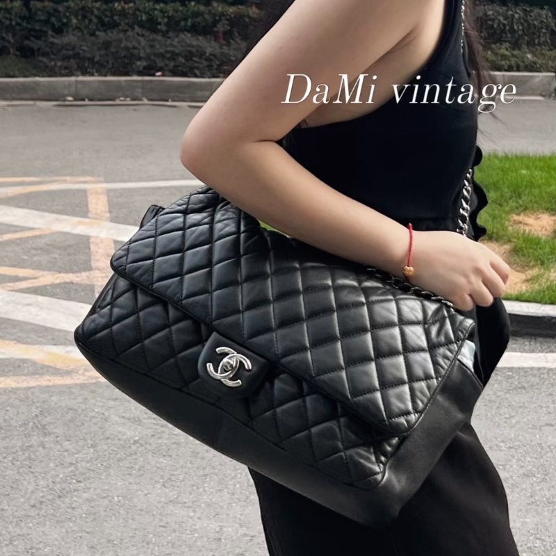 CHANEL - 黑色羊皮菱格銀釦雨衣機場包╻35CM-1