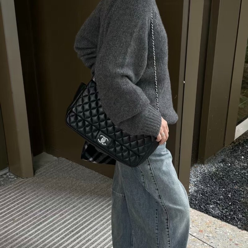 CHANEL - 黑色羊皮菱格銀釦雨衣機場包╻35CM-2