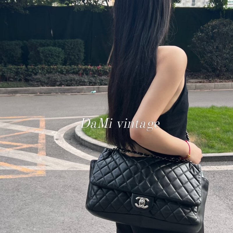 CHANEL - 黑色羊皮菱格銀釦雨衣機場包╻35CM-3