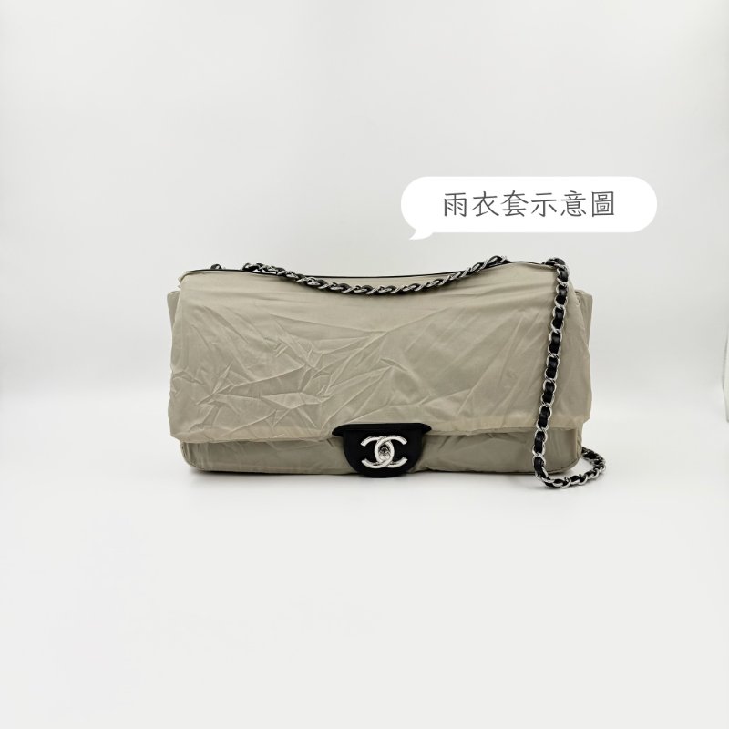 CHANEL - 黑色羊皮菱格銀釦雨衣機場包╻35CM-9
