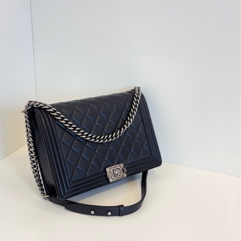 Chanel 香奈兒 黑銀光面牛皮中大號leboy-1