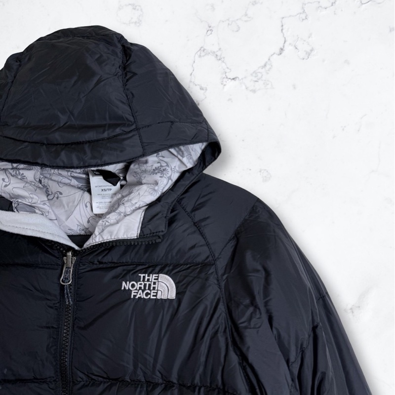 (正品幾乎全新少穿商品無為任何問題)The North Face北臉 女款小尺碼XS黑色保暖麵包羽絨連帽外套-2