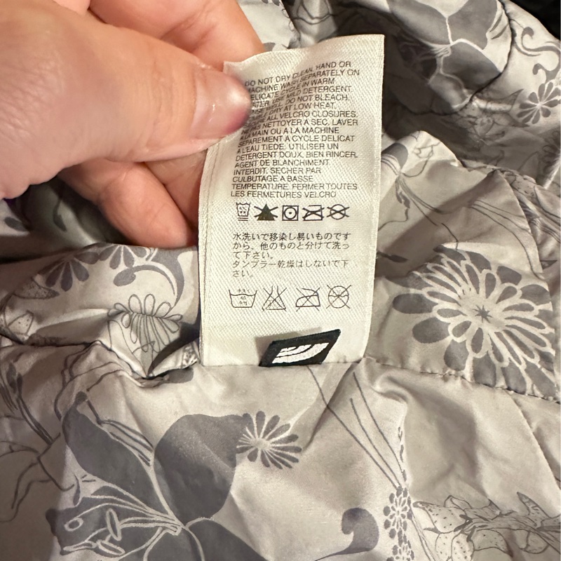 (正品幾乎全新少穿商品無為任何問題)The North Face北臉 女款小尺碼XS黑色保暖麵包羽絨連帽外套-16