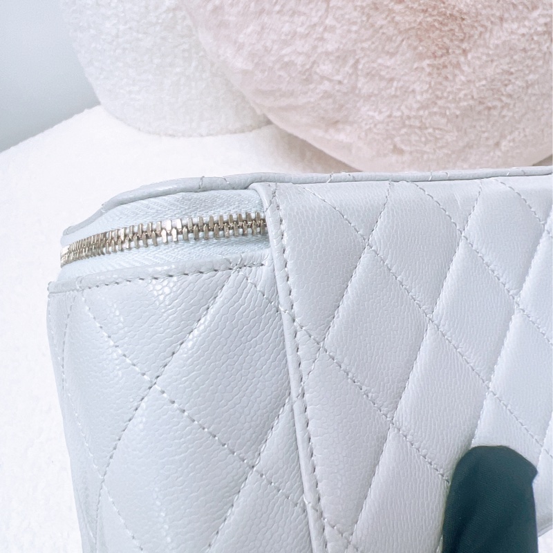 Chanel 淺灰牛皮 長盒子/化妝包-11