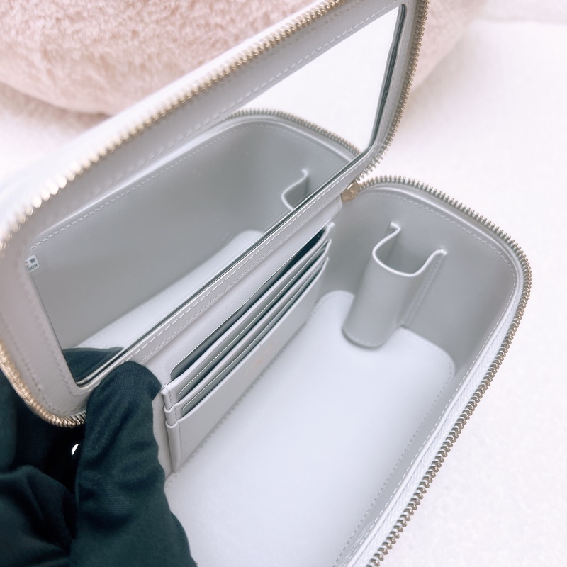 Chanel 淺灰牛皮 長盒子/化妝包-12