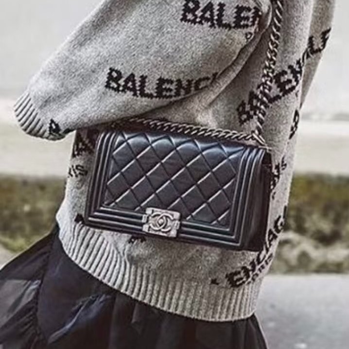 CHANEL - 黑色牛皮大菱格霧銀釦BOY手提斜背包 ╻25CM-0