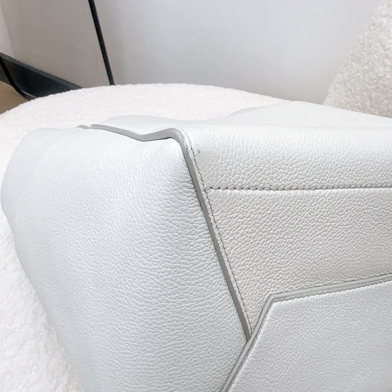 Celine sangle 奶白色水桶包-6