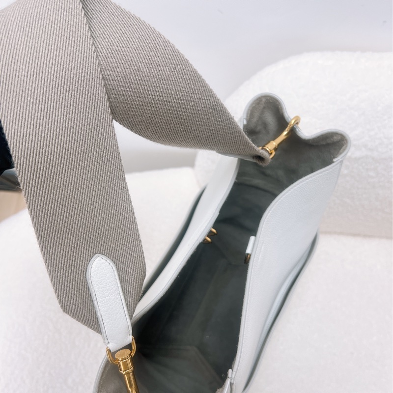 Celine sangle 奶白色水桶包-9