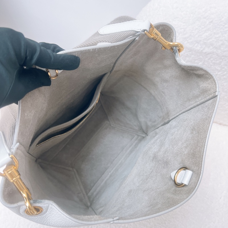 Celine sangle 奶白色水桶包-10