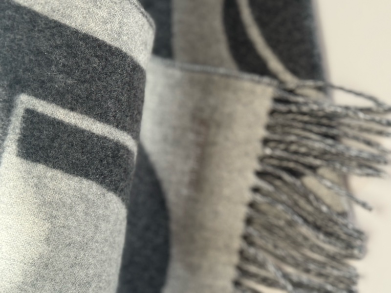 Hermes 100%cashmere百搭灰色經典Logo圍巾-1