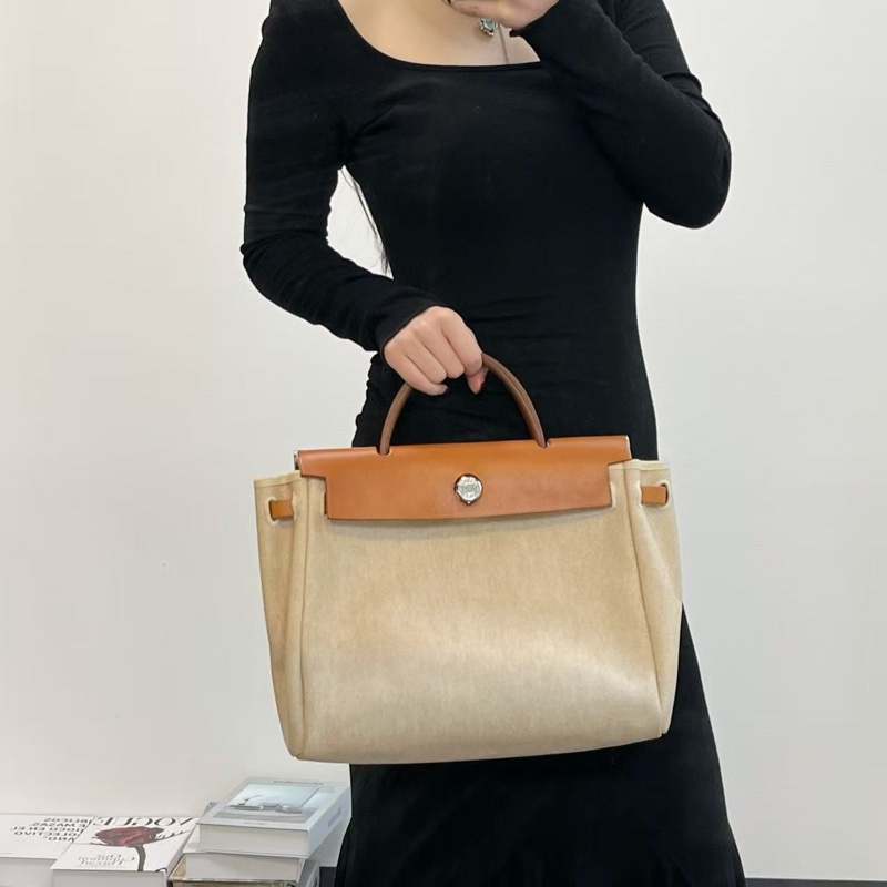 「JL精品代購」愛馬仕米色帆布拼皮2way herbag小號 附黑色替換袋-2