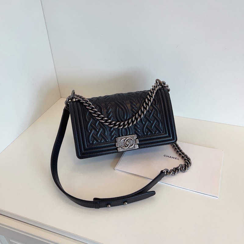 ✨Chanel 黑銀藤蔓 浮雕Leboy 中號 99新🖤-1