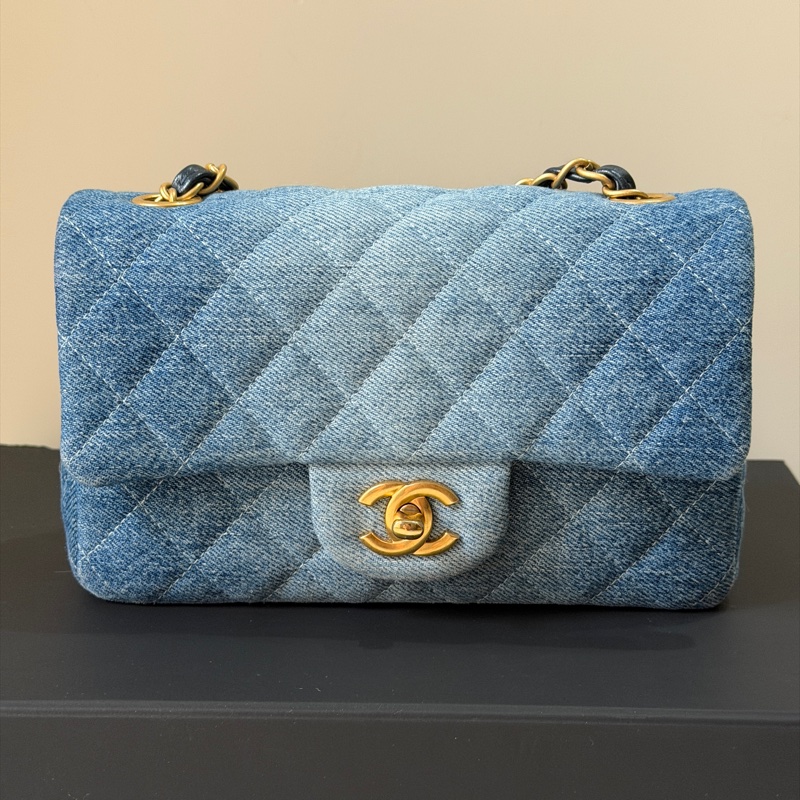 914intheair精品代購『限量品閒置』Chanel 香奈兒 漸層牛仔 大mini CF 20cm classic flag牛仔包-1