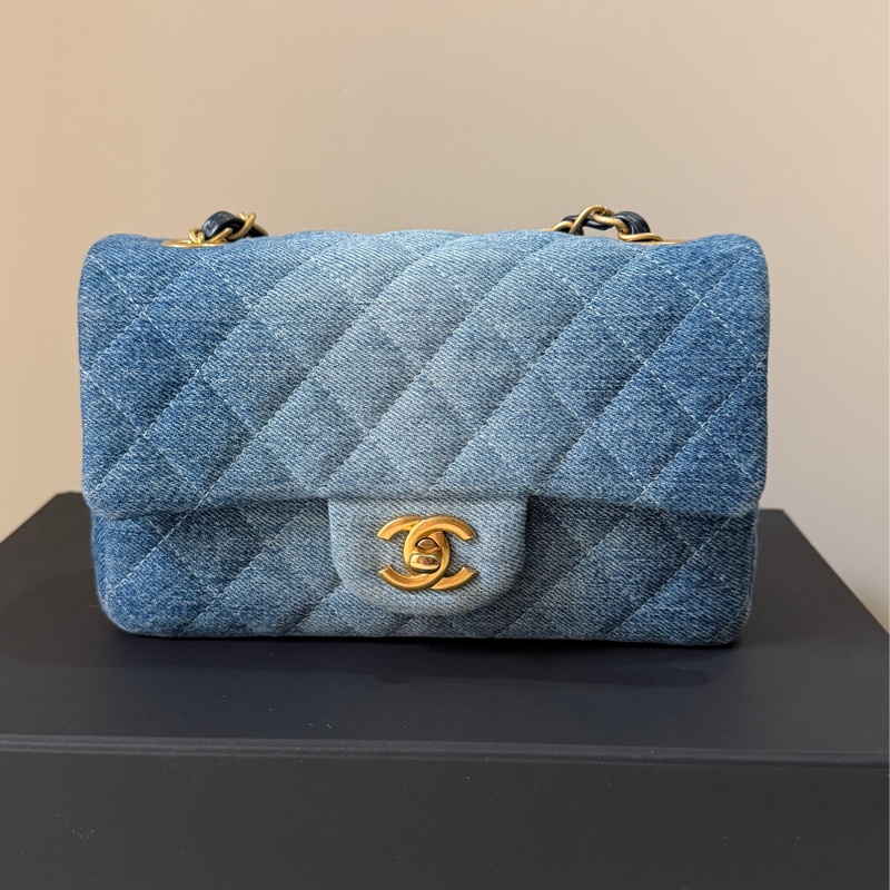 914intheair精品代購『限量品閒置』Chanel 香奈兒 漸層牛仔 大mini CF 20cm classic flag牛仔包-2