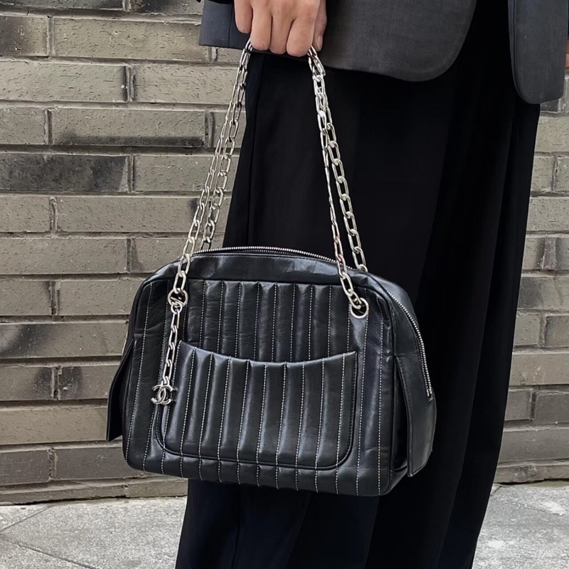【稀有絕版✨男女通用👫🏻中性型格】Chanel 黑銀竪紋單肩｜腋下包-0