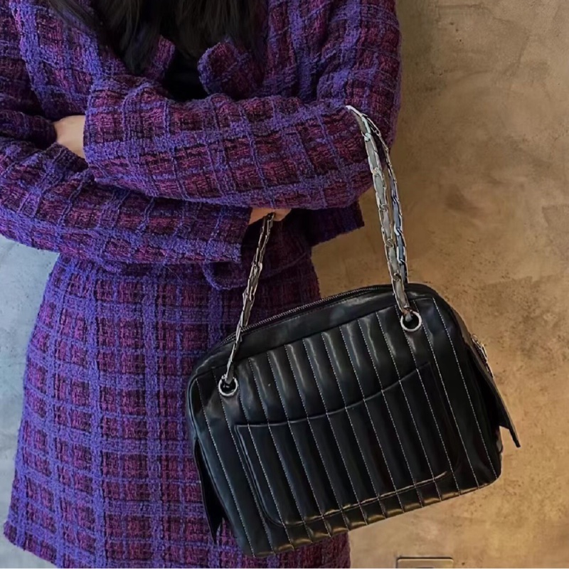 【稀有絕版✨男女通用👫🏻中性型格】Chanel 黑銀竪紋單肩|腋下包-1