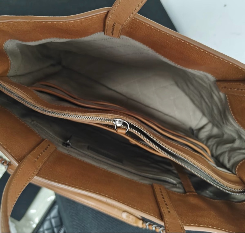 【97新 ✨ 全網最低價!】中古 chanel香奈兒 琺瑯扣托特包小號 棕色2 way手提包 單肩包(下單前先詢問庫存❗️)-7