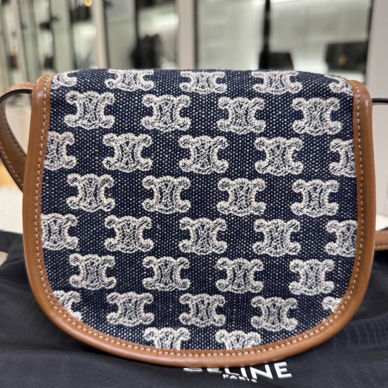 【顯眼logo👍🏻入門之選✨平價優惠】Celine 賽琳Besace Triomphe 凱旋門老花刺繡牛仔|迷你馬鞍包|單肩包|斜背包-4