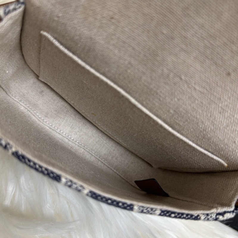 【顯眼logo👍🏻入門之選✨平價優惠】Celine 賽琳Besace Triomphe 凱旋門老花刺繡牛仔|迷你馬鞍包|單肩包|斜背包-8