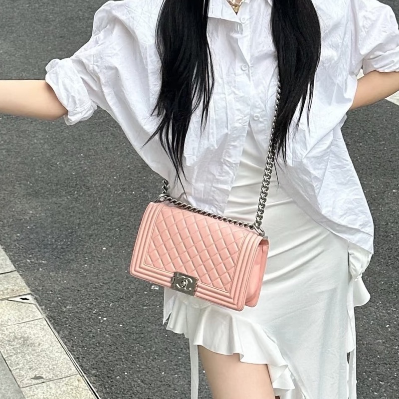 粉嫩少女感💕99新超稀有😍Chanel香奈兒藕粉色銀扣菱格紋牛皮中號leboy 單肩斜挎包-3