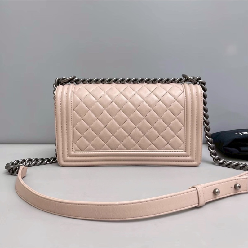 粉嫩少女感💕99新超稀有😍Chanel香奈兒藕粉色銀扣菱格紋牛皮中號leboy 單肩斜挎包-6