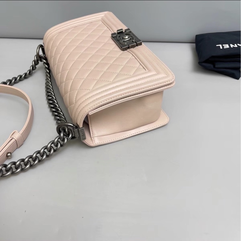粉嫩少女感💕99新超稀有😍Chanel香奈兒藕粉色銀扣菱格紋牛皮中號leboy 單肩斜挎包-7