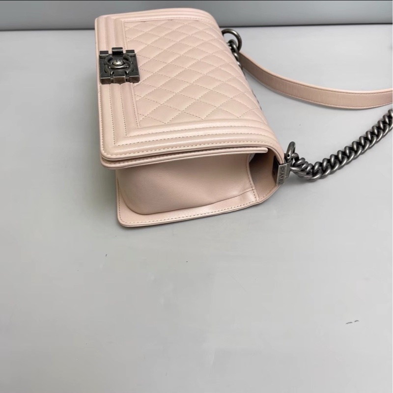 粉嫩少女感💕99新超稀有😍Chanel香奈兒藕粉色銀扣菱格紋牛皮中號leboy 單肩斜挎包-10