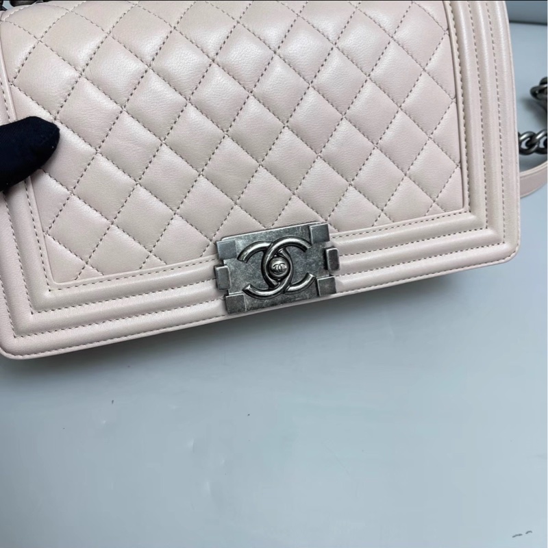 粉嫩少女感💕99新超稀有😍Chanel香奈兒藕粉色銀扣菱格紋牛皮中號leboy 單肩斜挎包-11