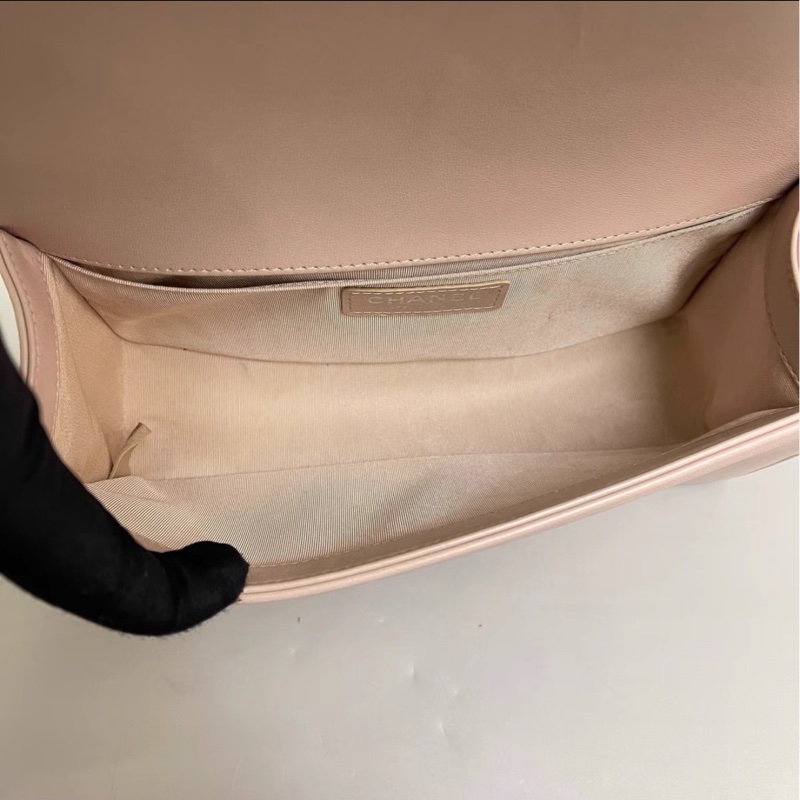 粉嫩少女感💕99新超稀有😍Chanel香奈兒藕粉色銀扣菱格紋牛皮中號leboy 單肩斜挎包-14