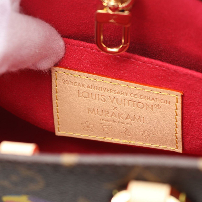 路易威登 x 村上隆 LV TM On the Go BB 手提包，塗層帆布和皮革材質，飾以 Monogram 圖案，棕色，女士款，M13668-3