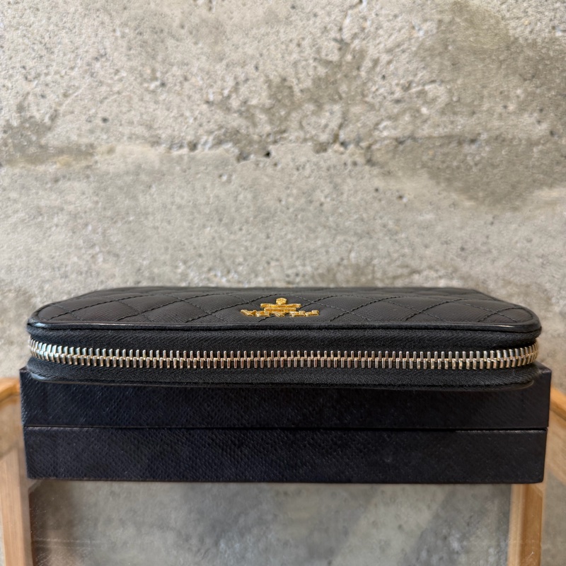 甜價出售使用感顯著四角有磨Prada菱格拉鏈長夾-6