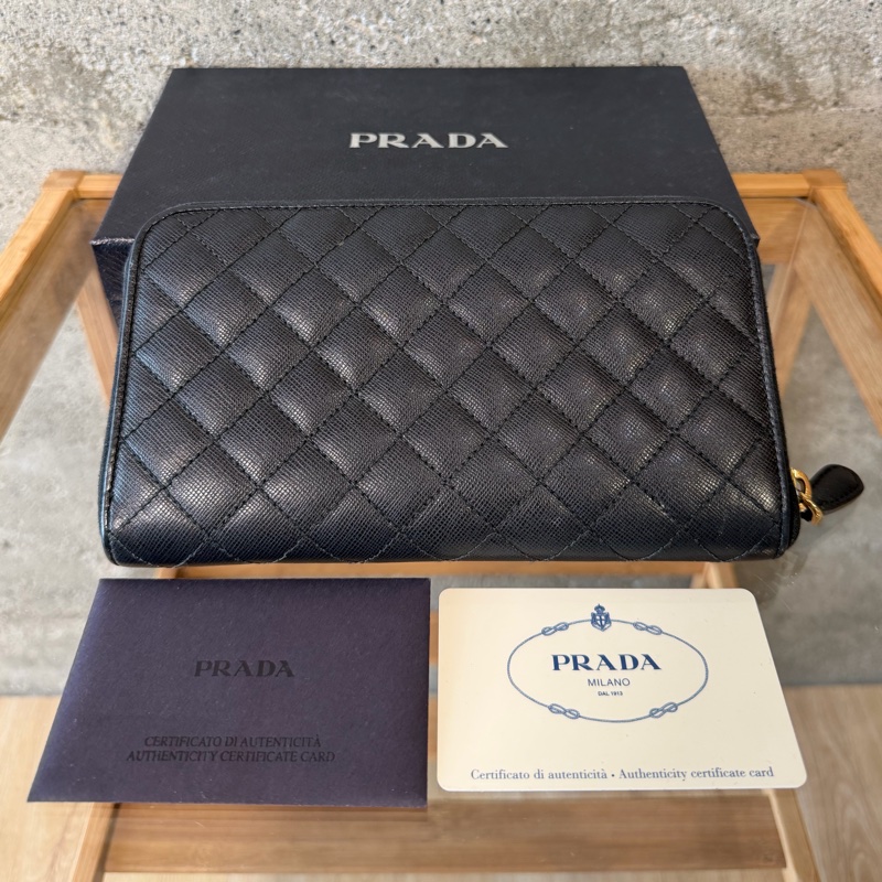 甜價出售使用感顯著四角有磨Prada菱格拉鏈長夾-7