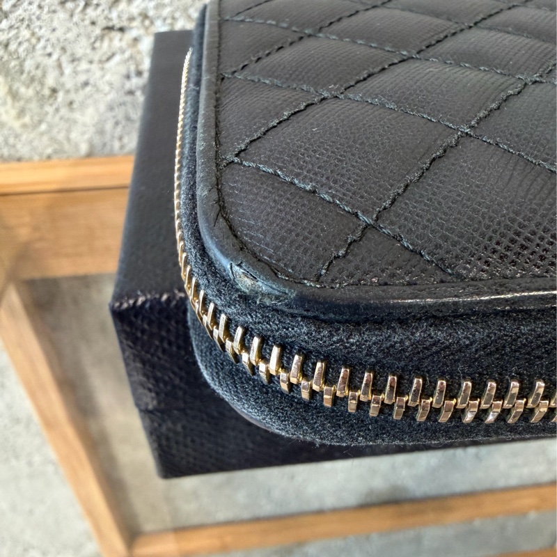 甜價出售使用感顯著四角有磨Prada菱格拉鏈長夾-31